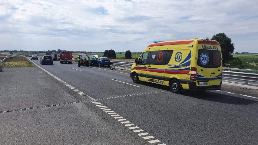 Wypadek na S5 w Grochowiskach Księżych (powiat żniński). Dwie osoby trafiły do szpitali [zdjęcia]