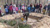 Przedszkolaki pomagały sadzić drzewka [ZDJĘCIA]