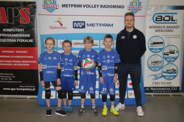 Ekipa Volley Radomsko: Natalia Walczyk, Marcin Krawczyk, Łukasz Zatoń, Szymon Makowski oraz trener Piotr Chmielewski