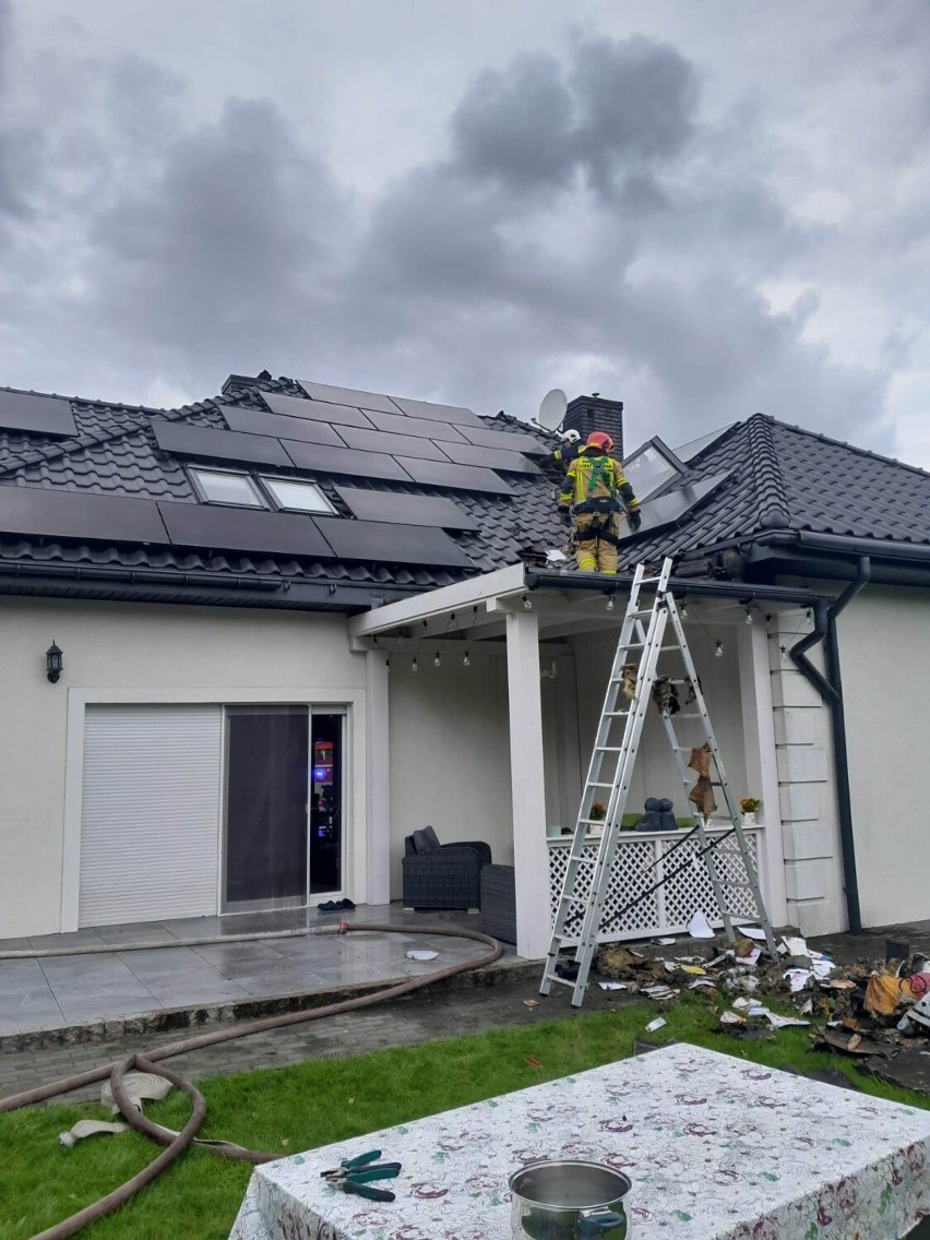 Pożar domu jednorodzinnego w Szałem. ZDJĘCIA 