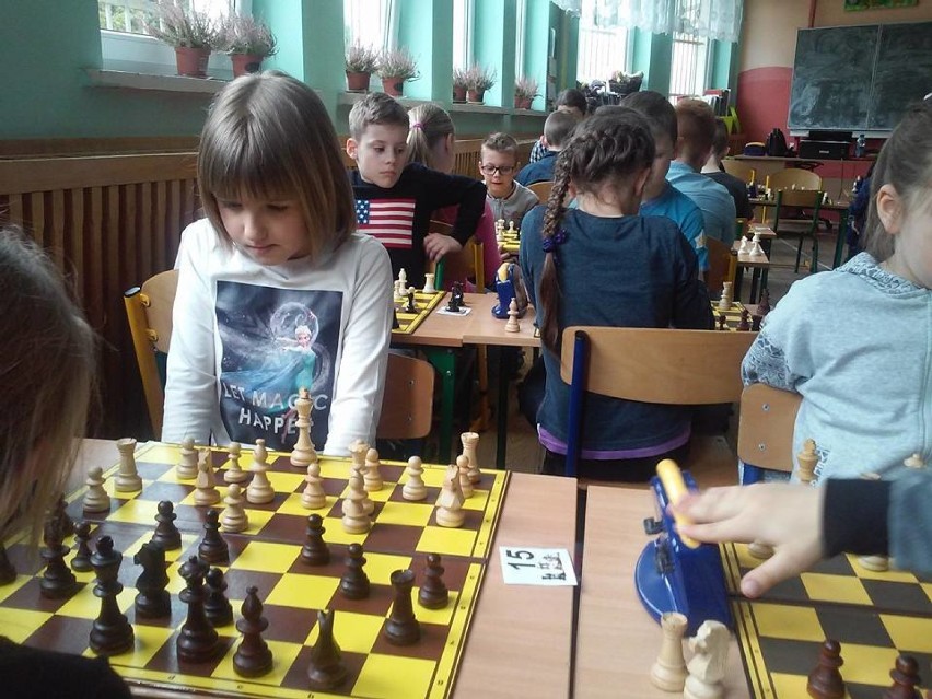 Najmłodsze Wicherki na turnieju szachowym we Włoszakowicach