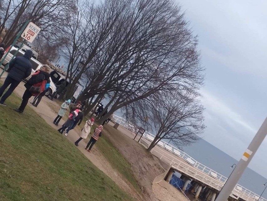 Gdynia: Pod molem w Orłowie znaleziono zwłoki mężczyzny. Na miejscu pracowała policja i prokuratura