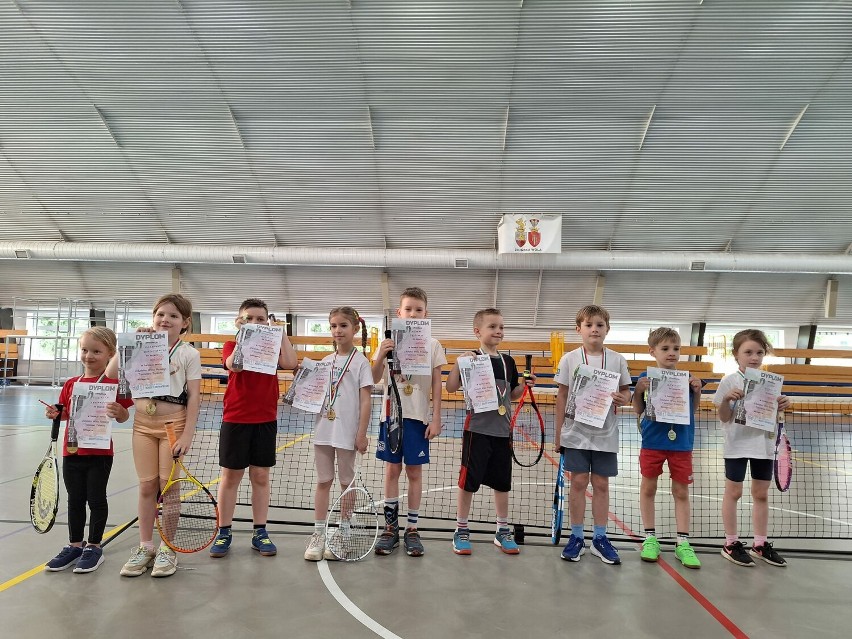 Młode tenisowe talenty rozegrały turniej w Zduńskiej Woli....