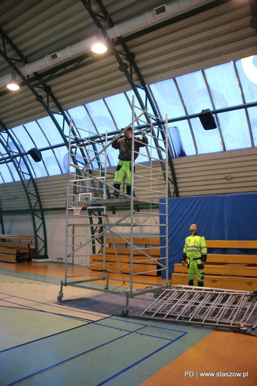 Prace remontowe przy hali OSiR w Staszowie zbliżają się do końca (ZDJĘCIA)
