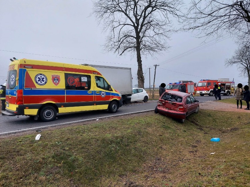 Groźne zderzenie trzech samochodów pod Dusznikami