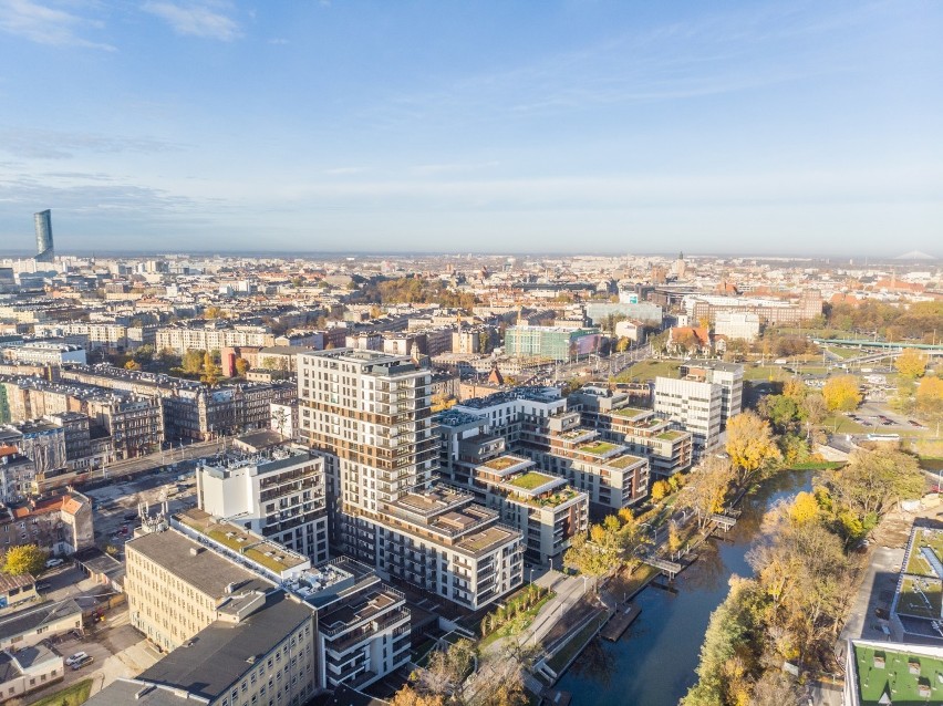 Wieżowce Angel River na Przedmieściu Oławskim gotowe. Tak wygląda Wrocław z 17. piętra [ZDJĘCIA]