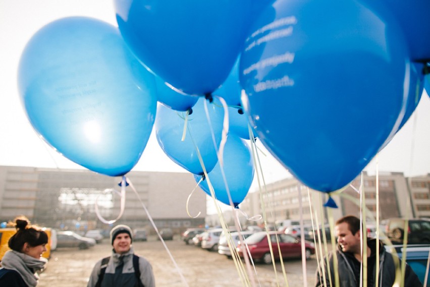 Akcja wiązania baloników Nie woź powietrza