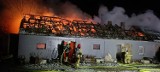Pożar budynku gospodarczego w Komorowie. Interweniowało dziewięć zastępów strażackich