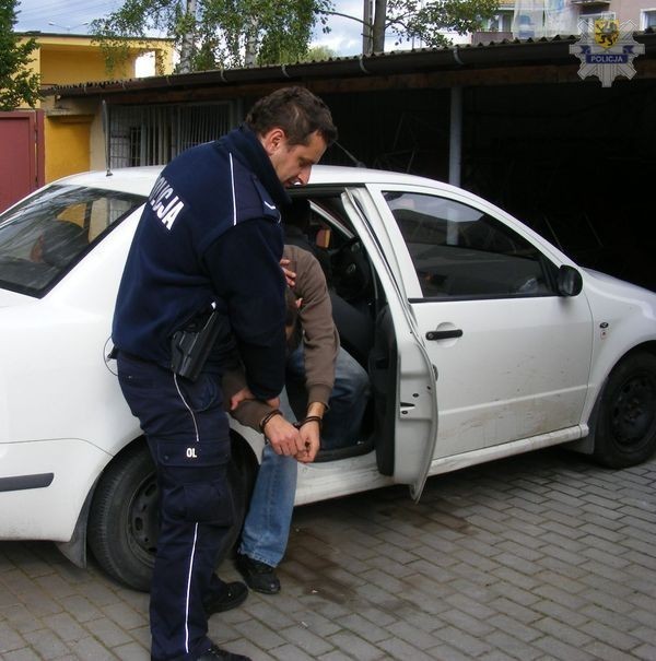 Dwaj młodzi mężczyźni zostali zatrzymani przez policję