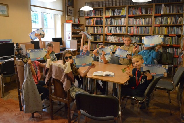 Miejska Biblioteka Publiczna w Lipnie przez całe wakacje prowadziła zajęcia letnie dla dzieci.