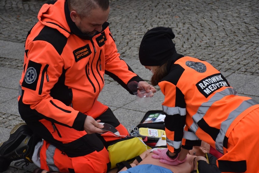 Urząd Miasta i Gminy w Pleszewie organizuje w listopadzie szkolenia z obsługi defibrylatora AED