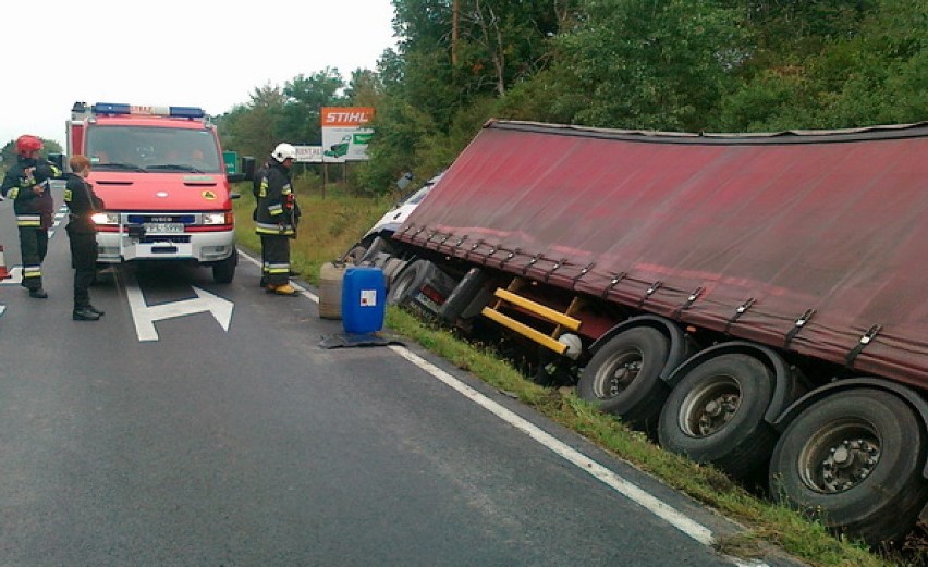 Wypadek ciężarówki w Pleszewie