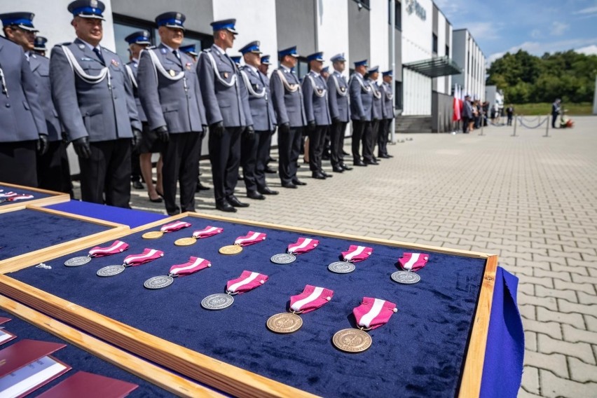 Małopolskie obchody Święta Policji. Była msza święta, medale i awanse [ZDJĘCIA]