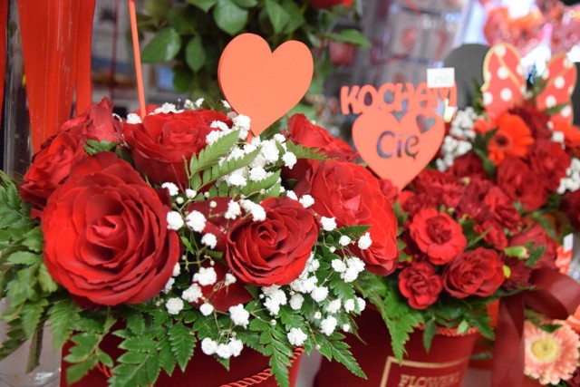 Takie propozycje na wiązanki dla ukochanej osoby ma sieradzka kwiaciarnia Chanda