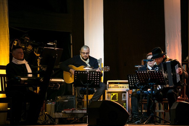 Koncert „Memento Vitae – koncertu bez bisów i oklasków” na Cmentarzu Rakowickim w Krakowie.