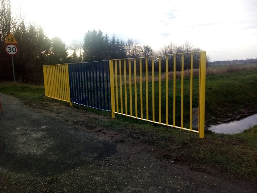Przy drogach powiatowych w Jeżyczkach i Lejkowie zamontowano bariery ochronne [ZDJĘCIA]