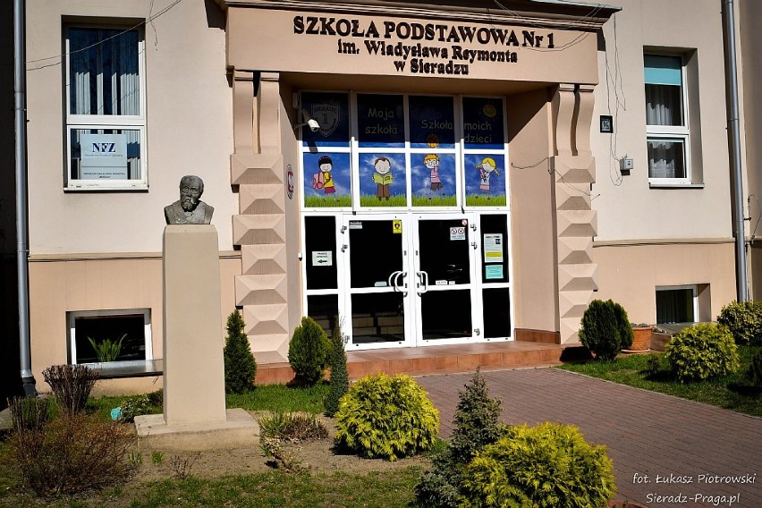 Szlakiem sieradzkich pomników - ZDJĘCIA        