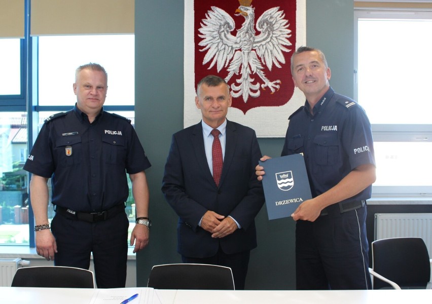 Będzie więcej patroli policyjnych w gminie Drzewica. Podpisano porozumienie