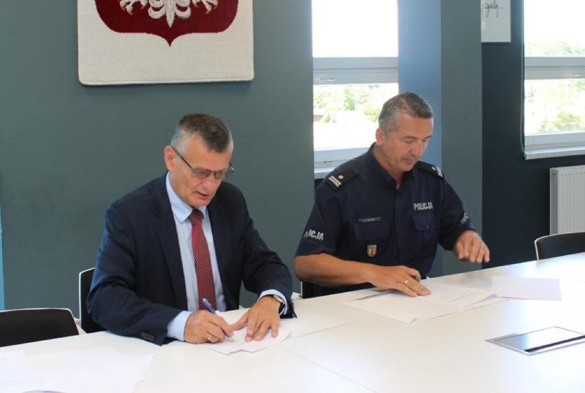 Będzie więcej patroli policyjnych w gminie Drzewica. Podpisano porozumienie