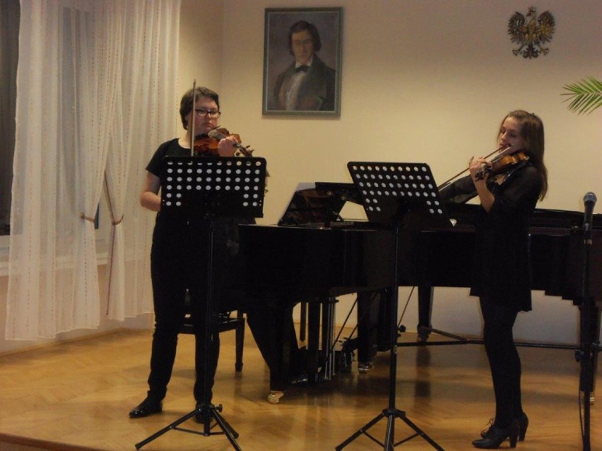 Trio: Anna Krupa i Aleksandra Wojnarowicz- skrzypce, Michał...