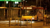 Wrocław: Do nocnego autobusu MPK tylko przednimi drzwiami