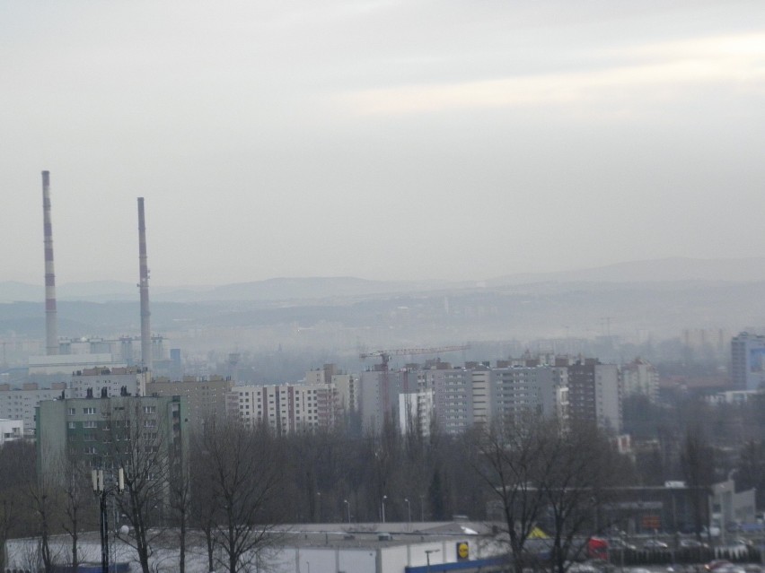 Kraków. Wielka chmura smogu unosi się nad centrum miasta...