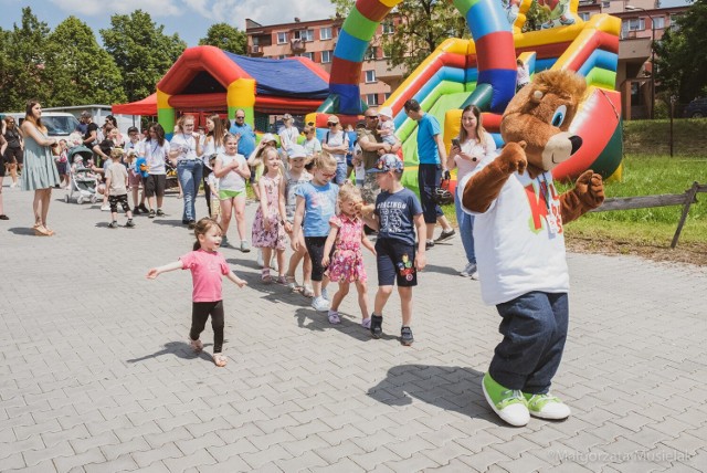 Tylko podczas charytatywnego Dnia Dziecka Pozytywny Fun, zorganizowanego przez stowarzyszenie Pozytywni wraz z miastem Oświęcim, w ciągu zaledwie czterech godzin uczestnicy podarowali na leczenie Kacperka 7 332 zł. W sumie ostatnie wydarzenia przyniosły 24 tys. zł.