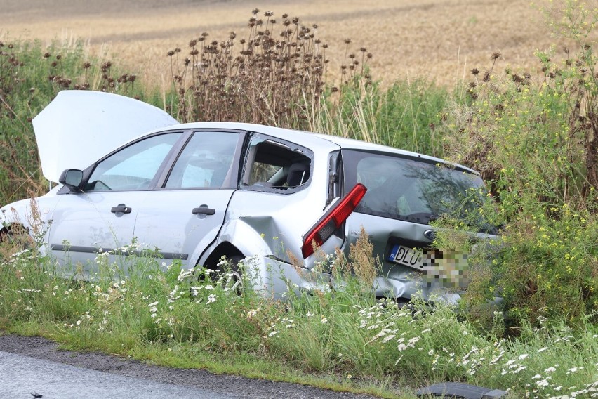 Wypadek w Wilczycach. Zderzyły się cztery auta, droga jest nieprzejezdna