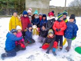 Ferie w Rawie Mazowieckiej. Dzieci korzystały ze śniegu i zajęć stacjonarnych ZDJĘCIA
