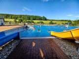 Na basen do czeskiego Meziměstí 6 kilometrów od Mieroszowa. To ulubiony basen wałbrzyszan. Zobaczcie zdjęcia i ceny LIPIEC 2023