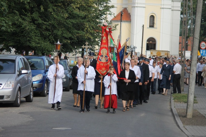 BOŻE CIAŁO: Uroczysta procesja w Zdunach [ZDJĘCIA + FILM]