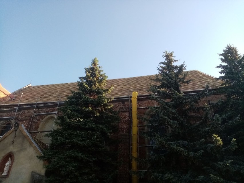 Dobiega końca remont dachu kościoła pw. Świętego Mikołaja w Krzywiniu