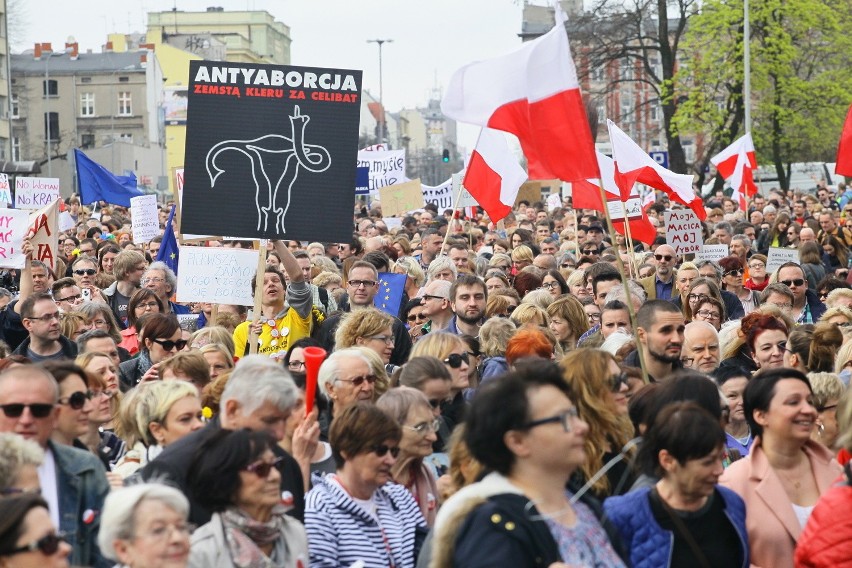 Manifestacja kobiet w Łodzi