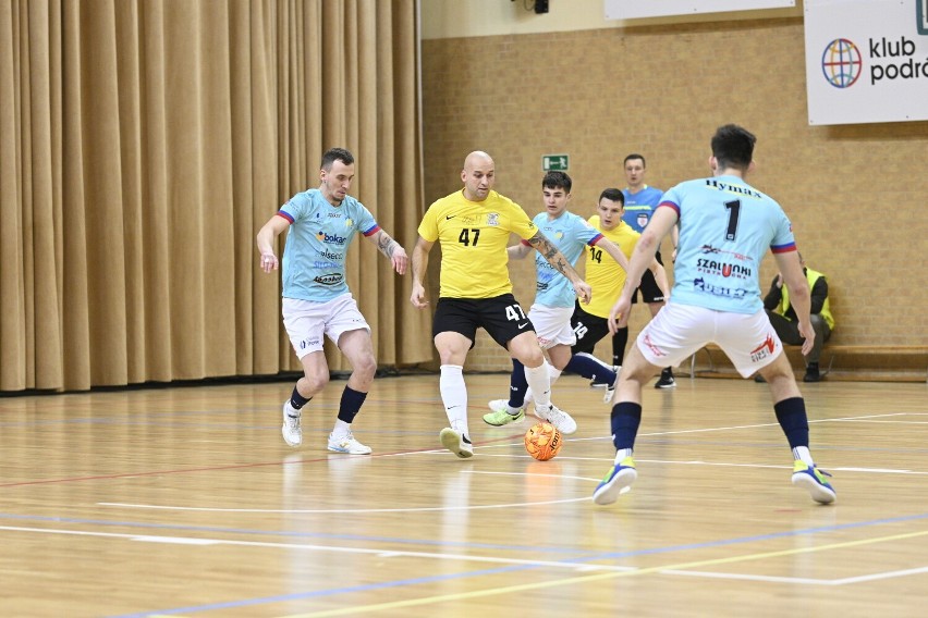 Futsal Świecie (żółte koszulki) zremisował z Futsal Szczecin...