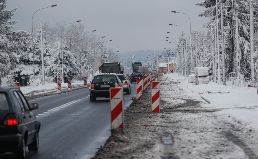 Ulica Sikorskiego w Rzeszowie poszerzona. Cztery pasy do Tyczyna [ZDJĘCIA]