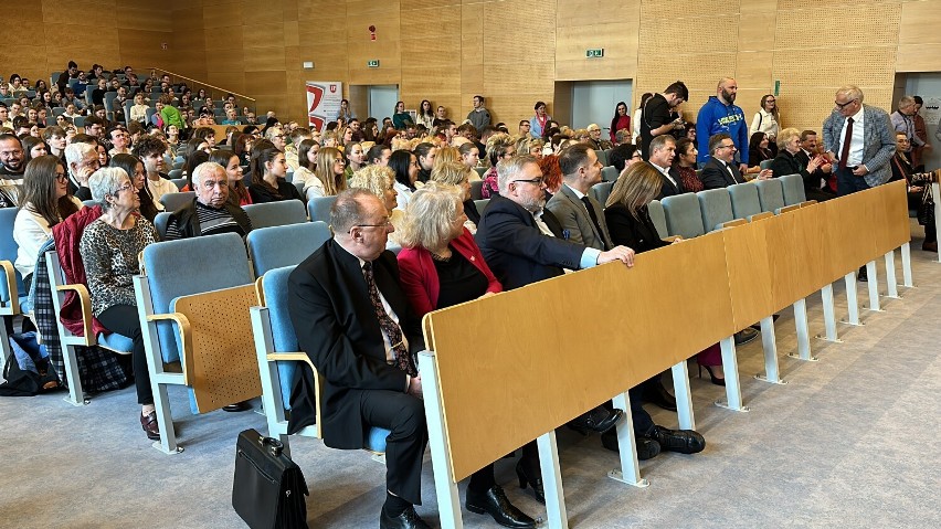 Najnowsze osiągnięcia w diagnostyce i leczeniu chorych na nowotwory były głównym tematem konferencji, która odbyła się na Uniwersytecie Jana Długosza w Częstochowie