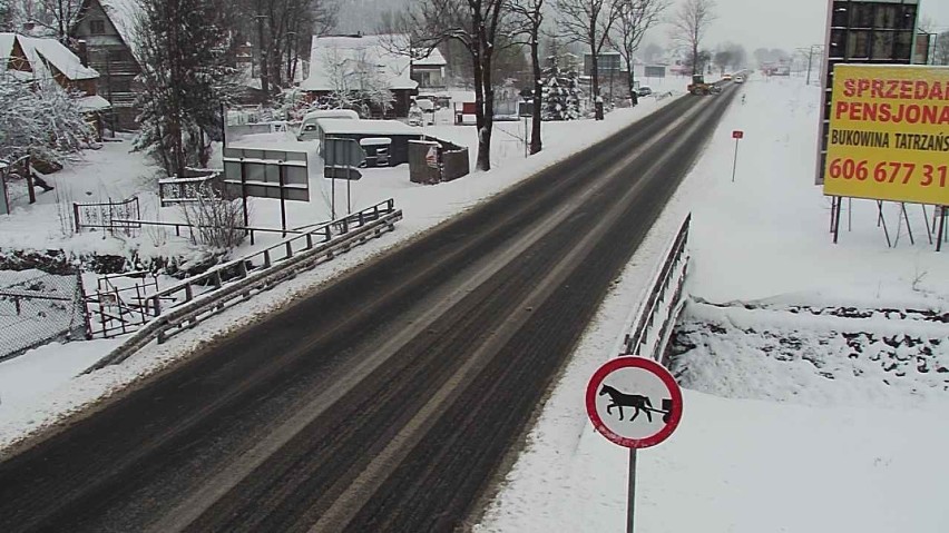 Fatalne warunki na zakopiance. Drogowcy walczą z odśnieżaniem [ZDJĘCIA]