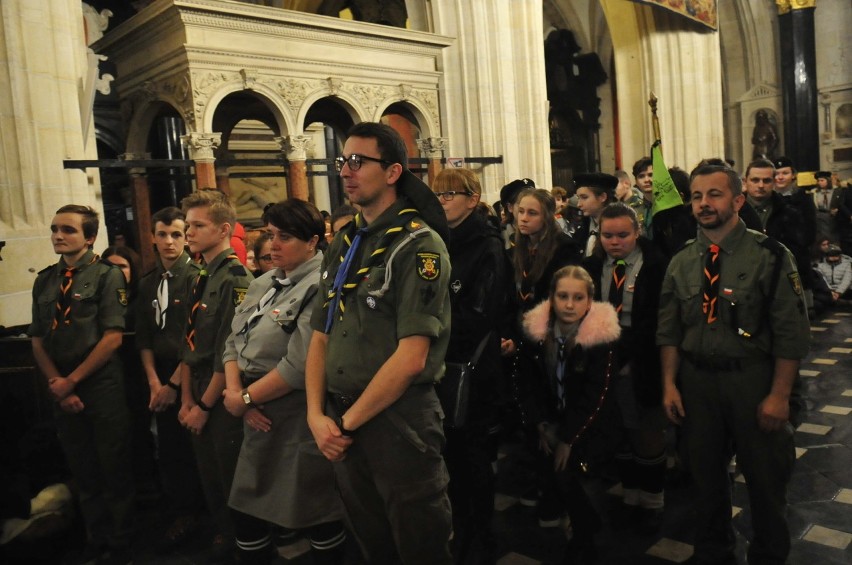 Kraków. Betlejemskie Światełko Pokoju jest już u nas [ZDJĘCIA]