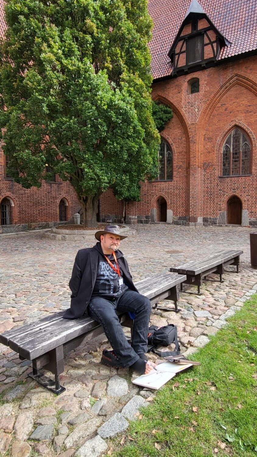 Malbork. Wybrali zamek na plener malarski. Artyści niepełnosprawni przyjechali na ogólnopolskie spotkanie 