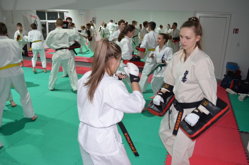 Seminarium karate klubu z Lipna z zawodnikami z Leszna