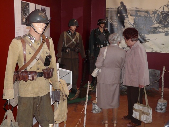 Otwarcie wystawy "W hołdzie polskim lotnikom września 1939" nastąpiło 1 września w Muzeum Regionalnym w Radomsku