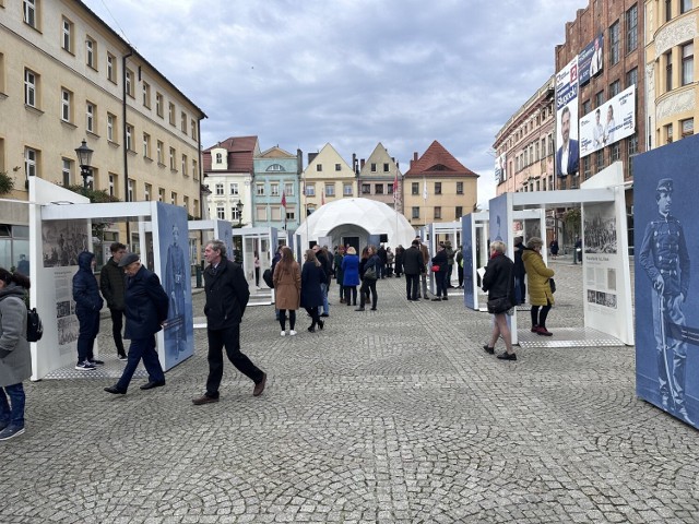 Niezwykłą wystawę otwarto w centrum Żar