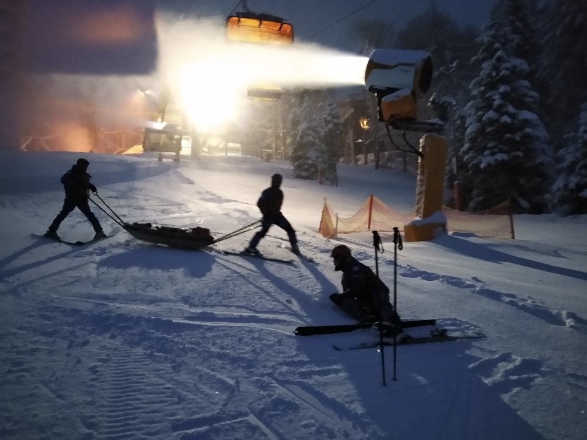 Goprowcy ćwiczyli na stacji narciarskiej Ski Arena w...