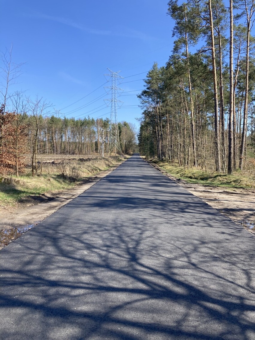 Modernizacja kolejnych dróg powiatowych Zalesiczki-Słostowice i Dmenin-Wola Malowana dobiega końca