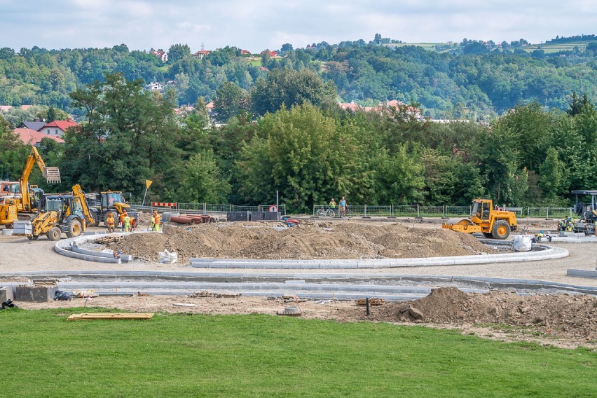 Nowy Sącz . Coraz bliżej końca prac przy budowie ronda pod zamkiem