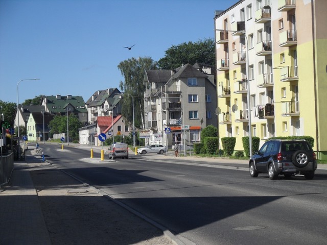 Kolejne utrudnienia w ruchu drogowym w ciągu ul. Darłowskiego w Ustce. Od dziś (15 czerwca), przez następnych 5 dni, kierowcy będą musieli przygotować się m.in. na zamknięcia i ruch wahadłowy. Wykonawca przedstawił plan robót i związanych z tym ograniczeń.