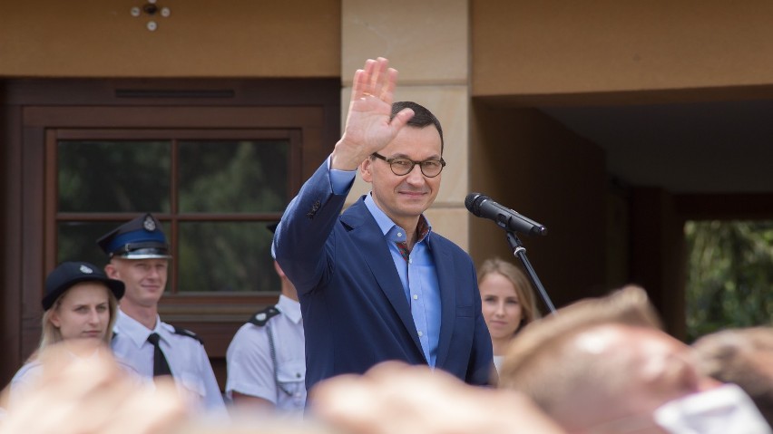    Premier Mateusz Morawiecki odwiedził Puławy. Agitował i krytykował i rozdawał pieniądze.  Zobacz zdjęcia 
