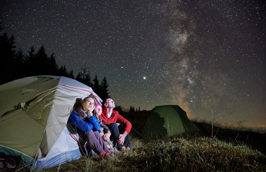 Turystyka astronomiczna polega na wyszukiwaniu miejsc bez...