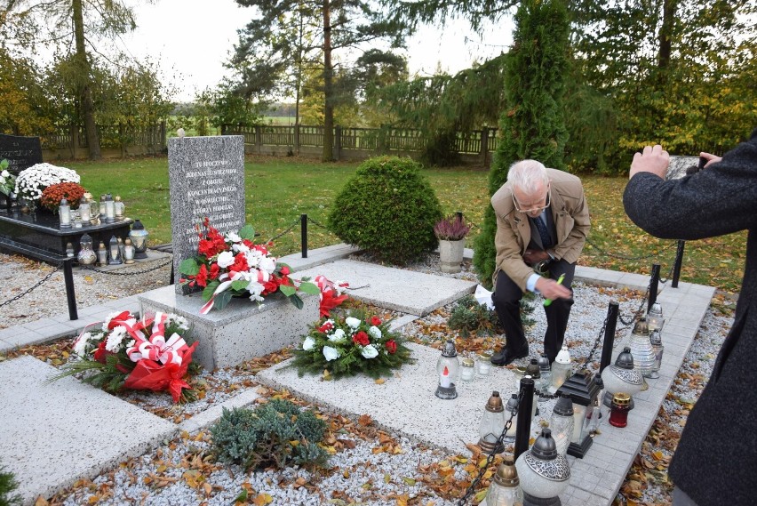 Odnowiony grób ofiar Marszu Śmieci w Charbielinie