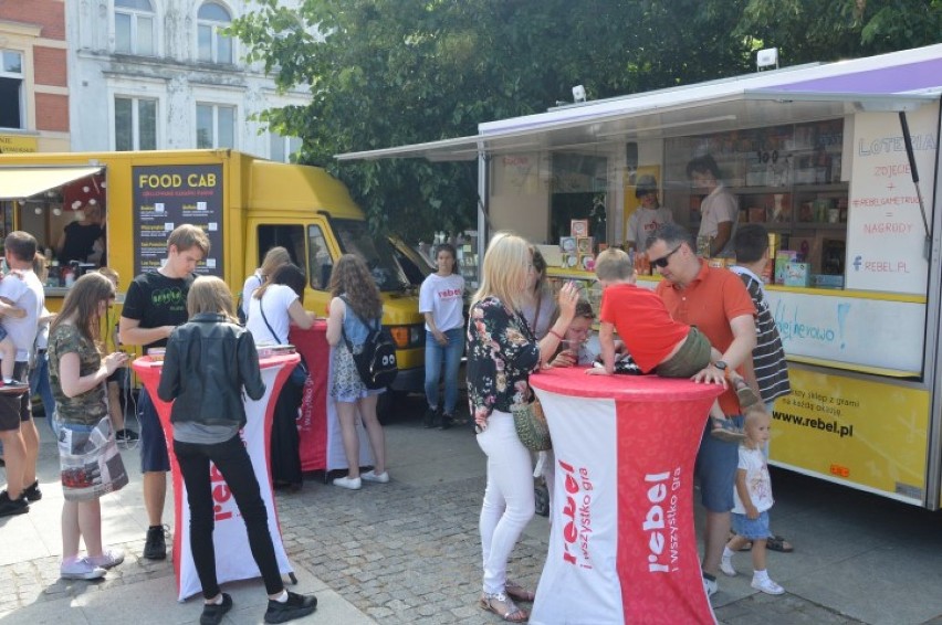 Food trucki opanowały rynek w Wejherowie [ZDJĘCIA]